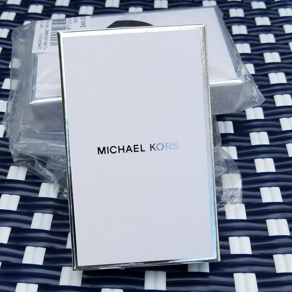 MICHAEL Michael Kors Keychain Flora Grommet Admiral Blue Gold Tone Hardware NWT - Picture 4 of 10
